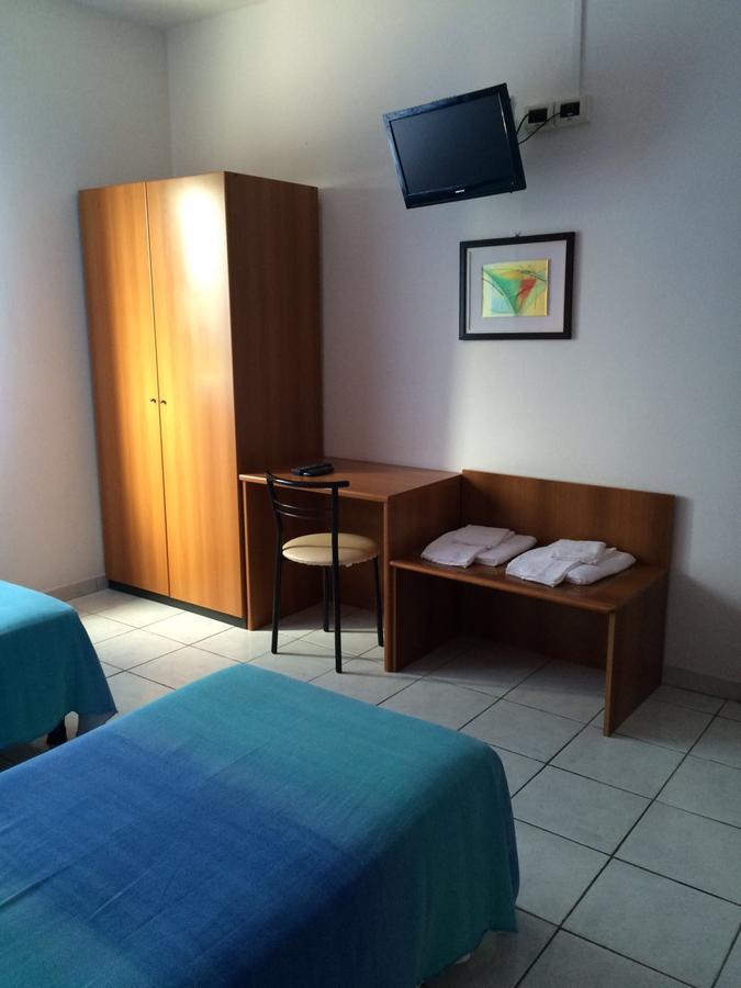 Hotel Lo Scoglio Castelnuovo del Garda Exterior foto