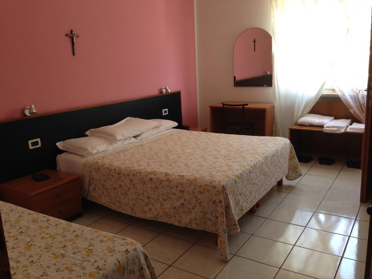 Hotel Lo Scoglio Castelnuovo del Garda Exterior foto